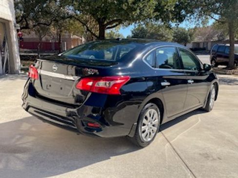 Used 2017 Nissan Sentra SV image 2