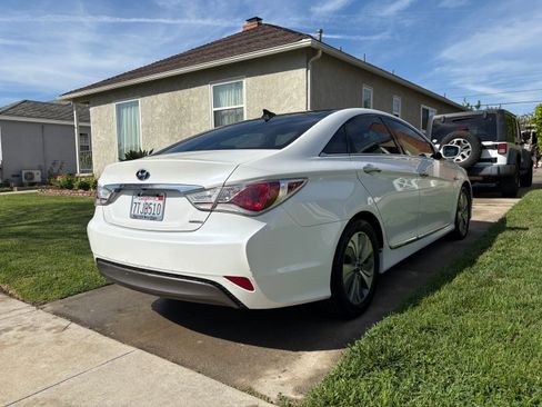 Used 2015 Hyundai Sonata Limited w/ Option Group 02 image 9