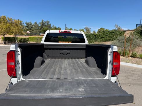 Used 2018 Chevrolet Colorado W/T w/ WT Convenience Package RWD image 2