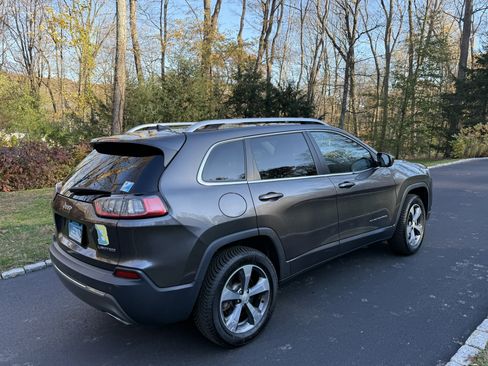 Used 2019 Jeep Cherokee Limited image 9