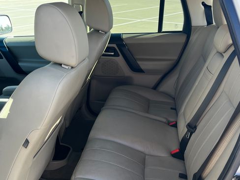 Used 2013 Land Rover LR2 HSE image 10