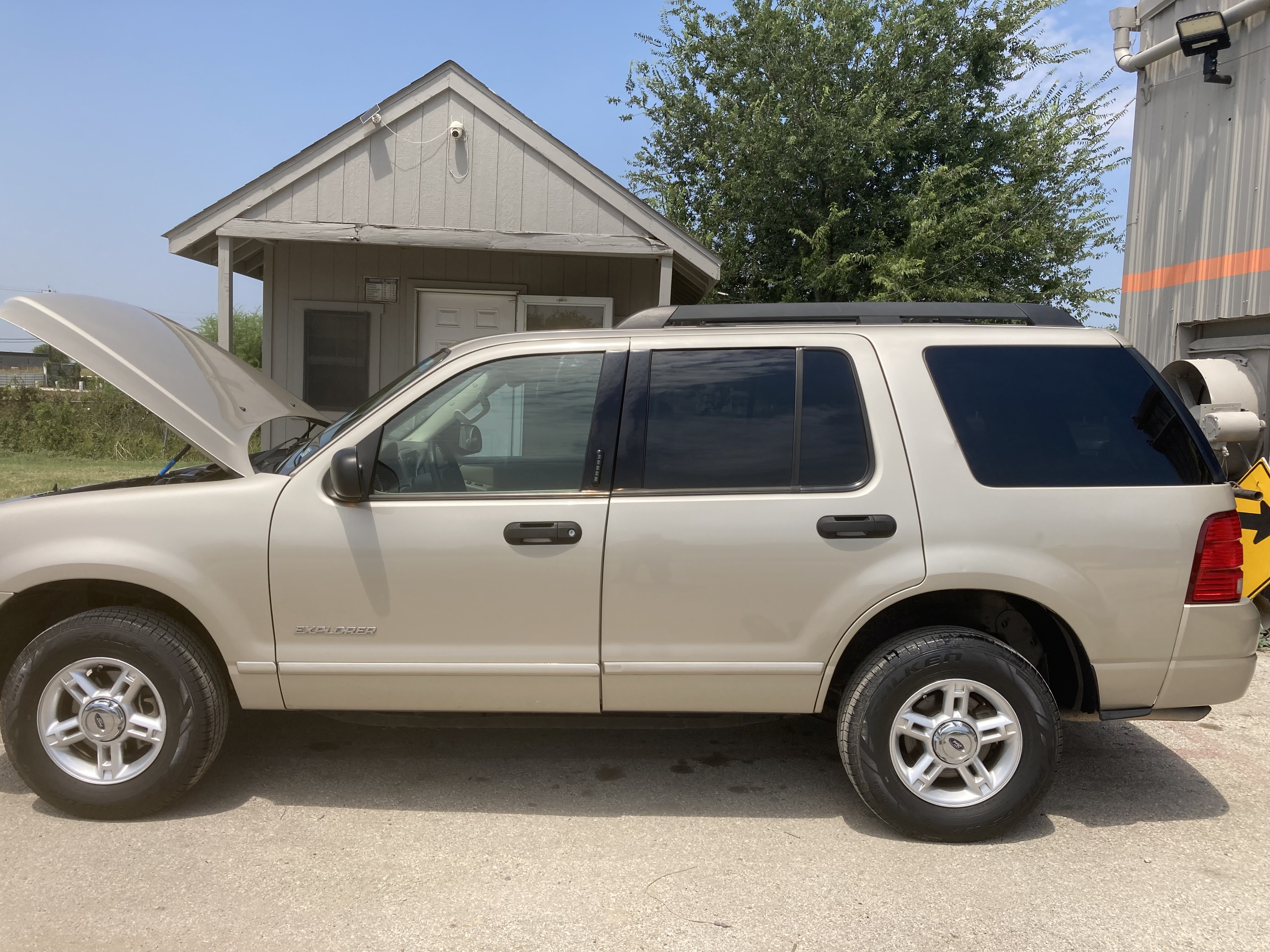 Used 2005 Ford Explorer Sport XLT RWD image 1