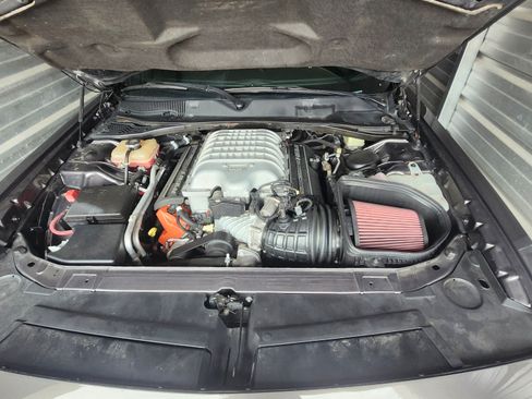 Used 2016 Dodge Challenger SRT Hellcat image 9