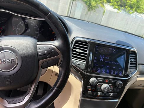 Used 2020 Jeep Grand Cherokee Limited image 9