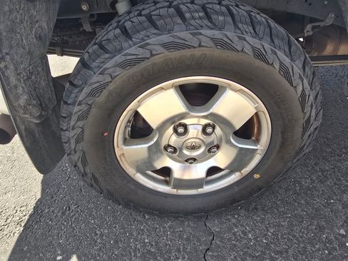 Used 2011 Toyota Tundra 4x4 Double Cab w/ TRD Off-Road Pkg image 23