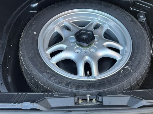 Used 1995 BMW 325i Convertible RWD image 18