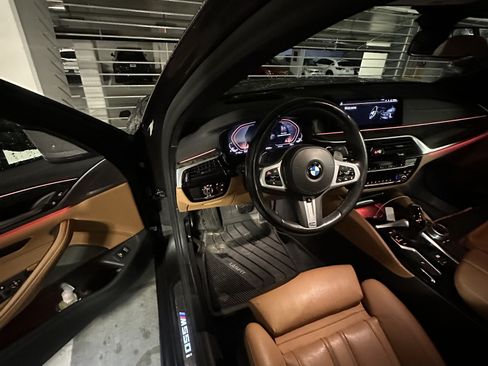 Used 2020 BMW M550i xDrive M550i xDrive Sedan 4D w/ Premium Package image 17