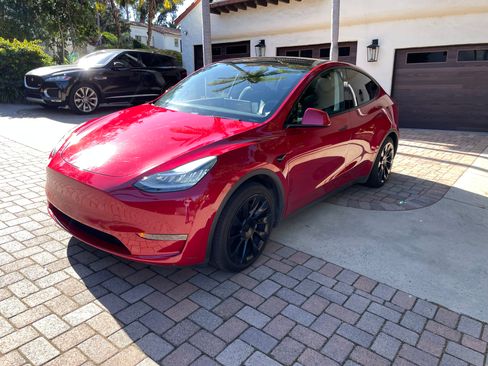 Used 2020 Tesla Model Y Long Range image 6