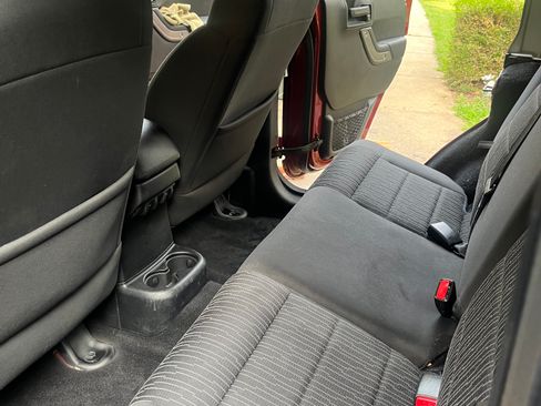 Used 2012 Jeep Wrangler Unlimited Sport AWD/4WD image 18