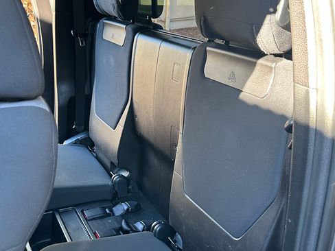 Used 2020 Toyota Tacoma TRD Sport image 5