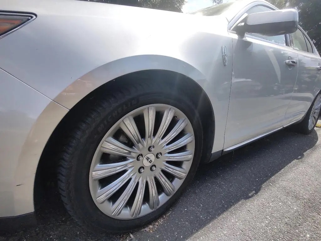 Used 2014 Lincoln MKS w/ Equipment Group 101A FWD image 5