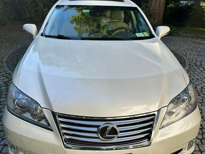 Used 2010 Lexus ES 350 w/ Preferred Accessory Package