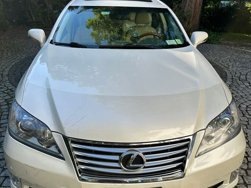 Used 2010 Lexus ES 350 w/ Preferred Accessory Package FWD image 1