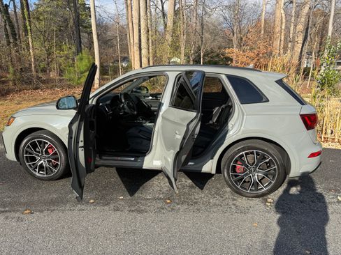 Used 2021 Audi SQ5 Premium Plus w/ Premium Plus Package image 9