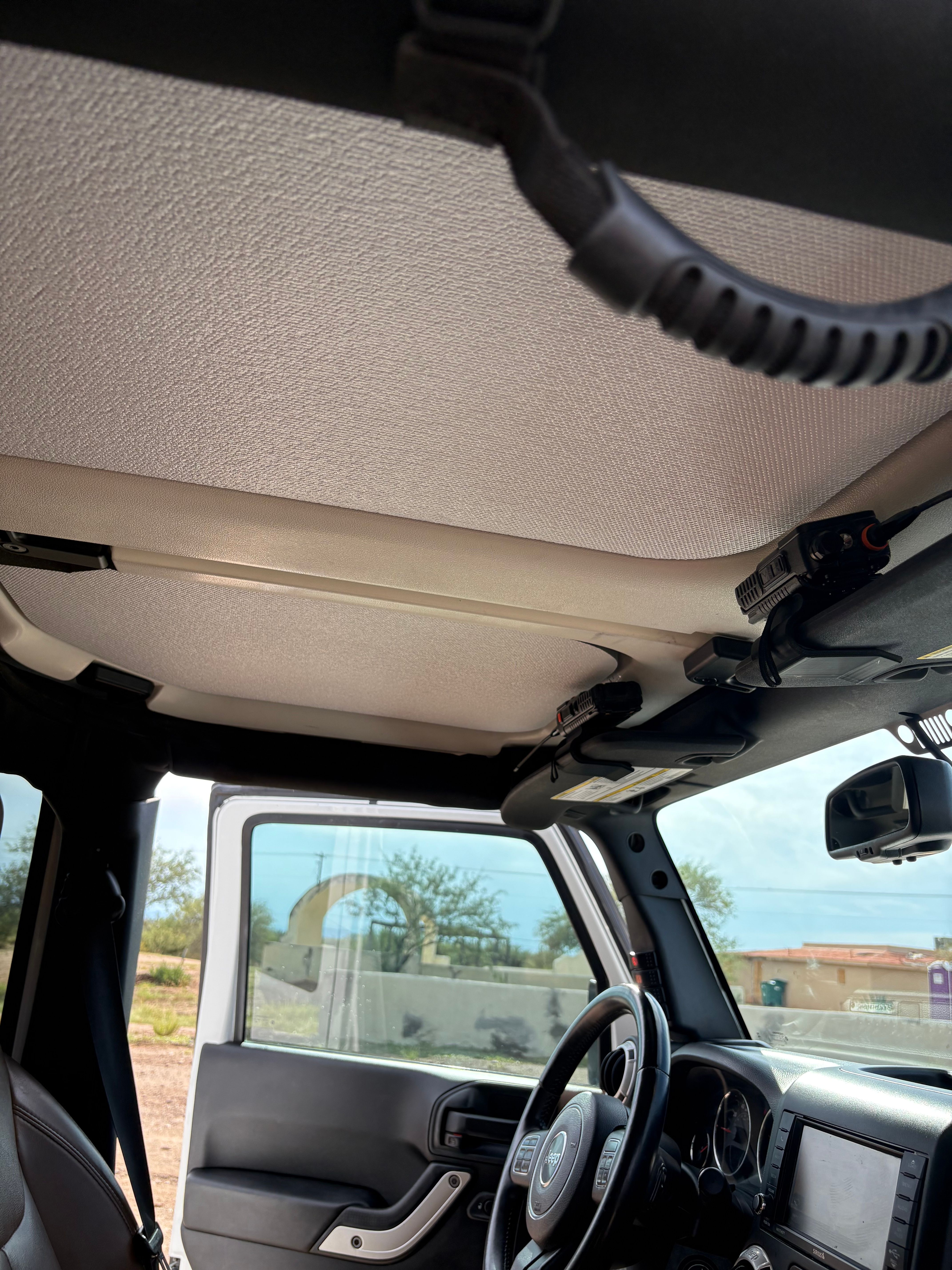 Used 2015 Jeep Wrangler Unlimited Rubicon w/ Connectivity Group AWD/4WD image 18