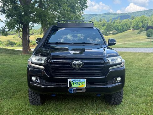 Used 2016 Toyota Land Cruiser AWD/4WD image 2