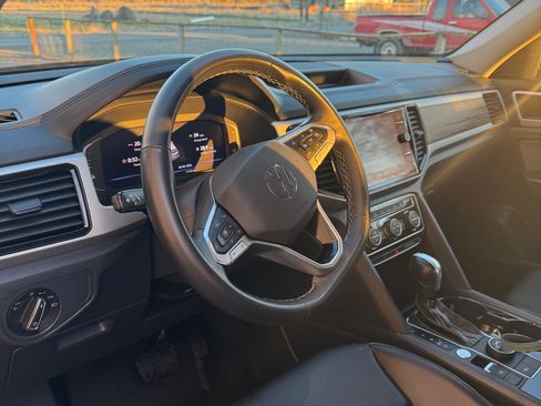 Used 2022 Volkswagen Atlas SEL image 2