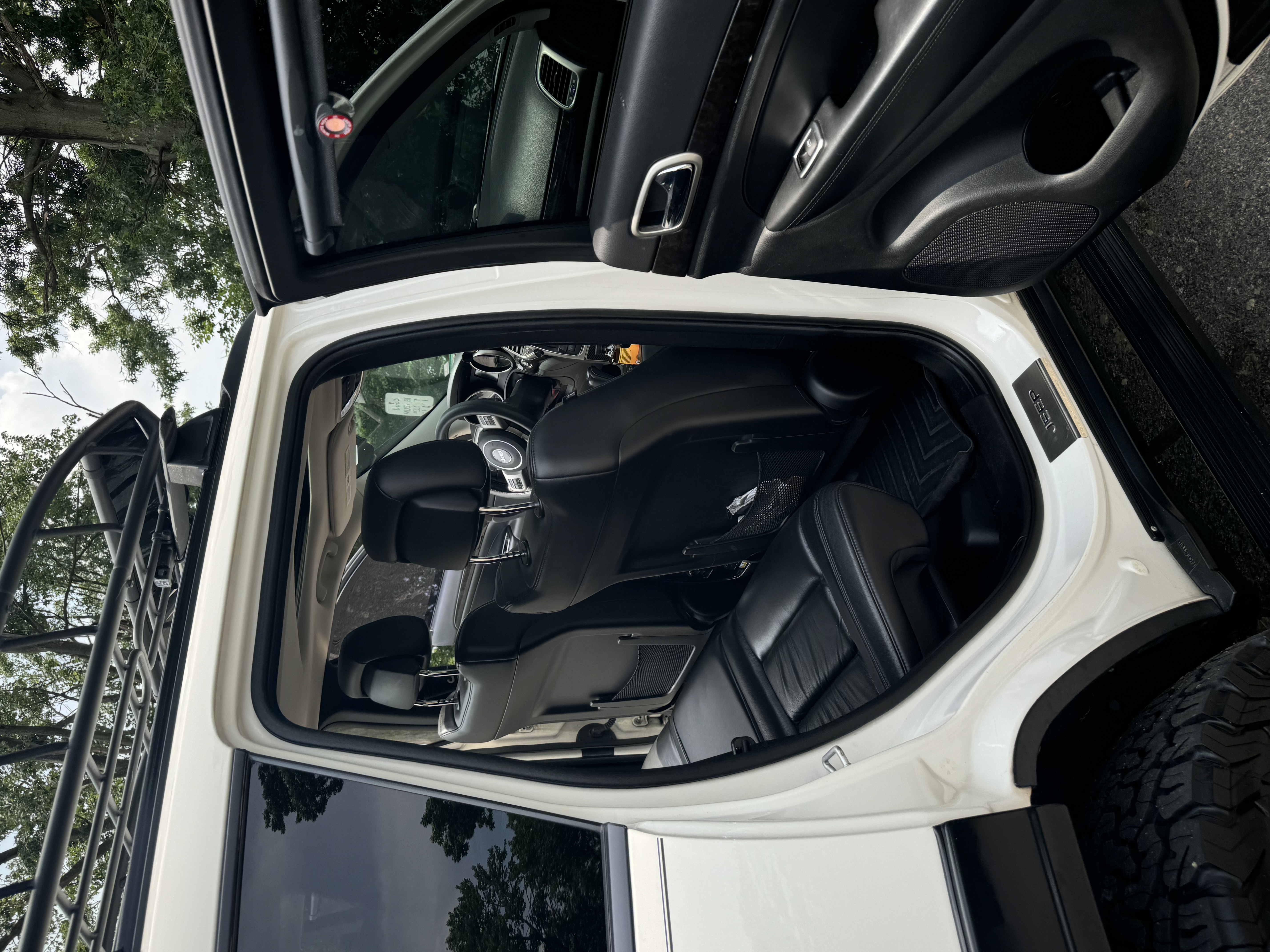 Used 2012 Jeep Grand Cherokee Laredo AWD/4WD image 21