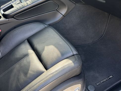 Used 2020 Porsche Macan Turbo image 22