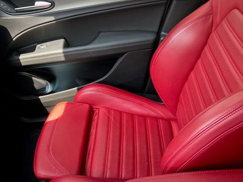 Used 2023 Alfa Romeo Stelvio Veloce image 13