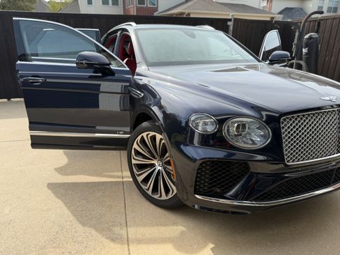 Used 2021 Bentley Bentayga image 18
