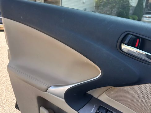 Used 2008 Lexus IS 250 w/ Preferred Accessory Pkg RWD image 25