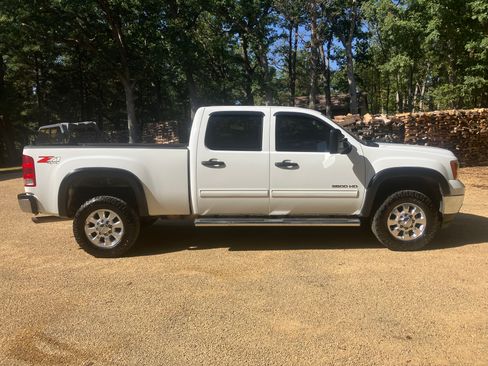 Used 2014 GMC Sierra 3500 SLE image 2