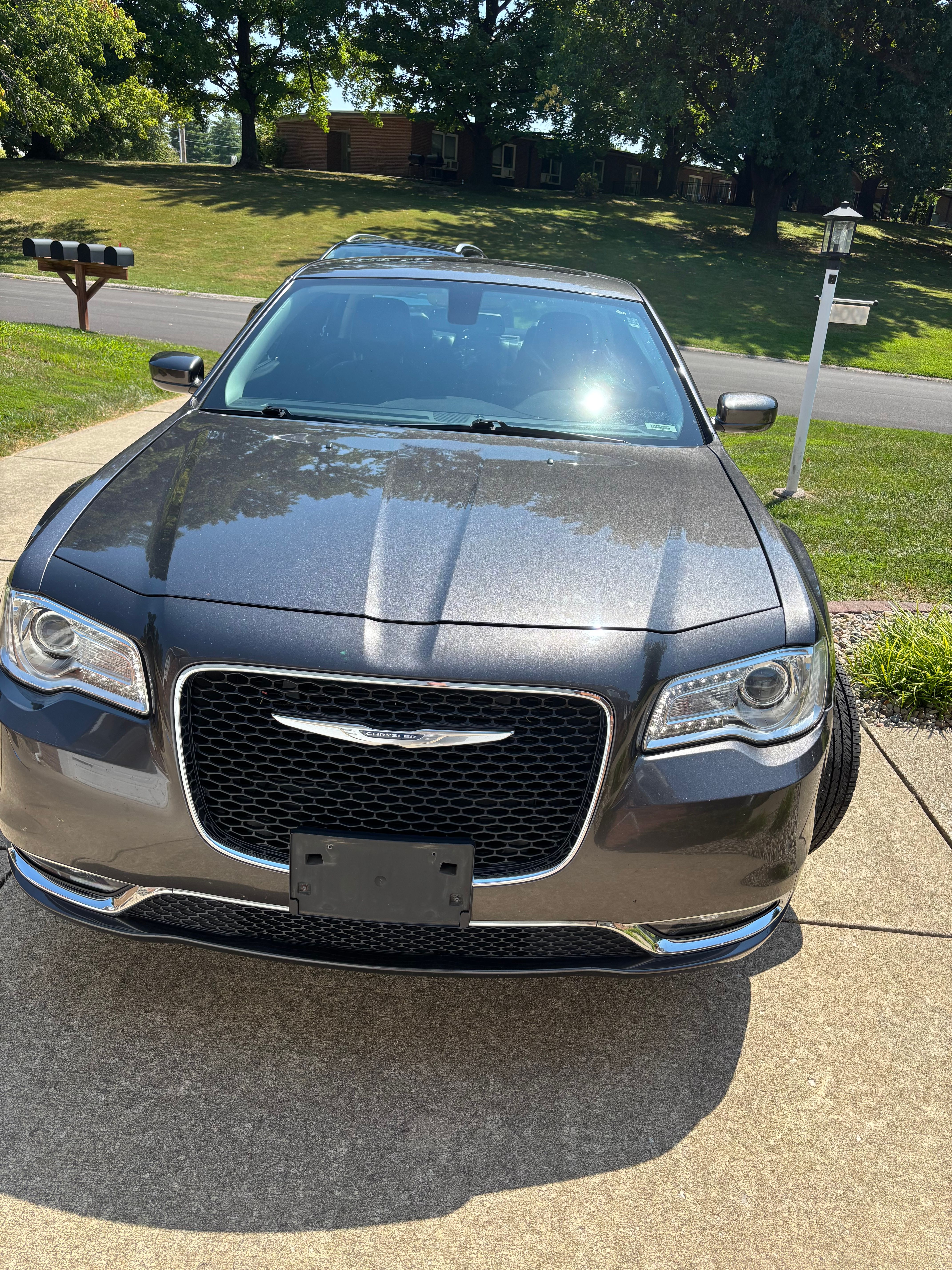 Used 2017 Chrysler 300 Limited w/ Value Package RWD image 2