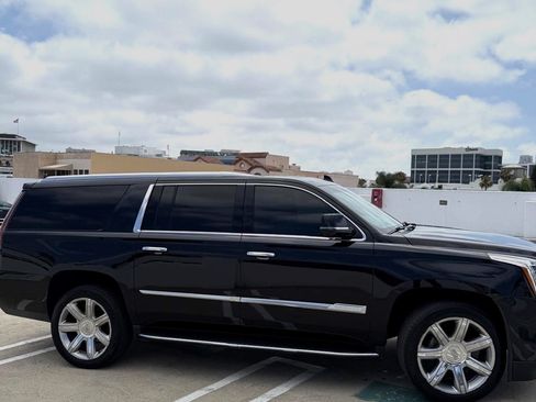 Used 2019 Cadillac Escalade ESV Luxury image 9