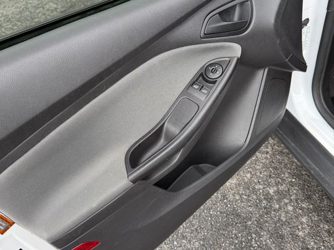 Used 2014 Ford Focus S image 16