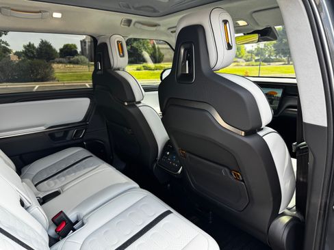 Used 2024 Rivian R1S Adventure AWD/4WD image 19