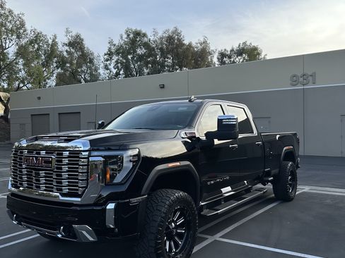 Used 2025 GMC Sierra 2500 Denali w/ Technology Package image 5