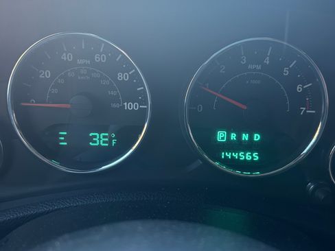 Used 2012 Jeep Wrangler Sahara w/ Dual Top Group image 10