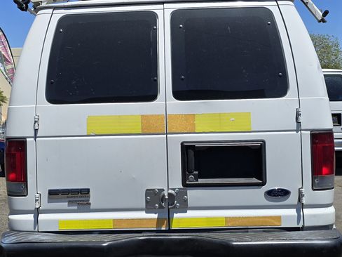 Used 2011 Ford E-350 and Econoline 350 Super Duty image 6