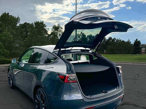 Used 2023 Tesla Model Y Performance image 9