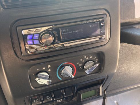 Used 2004 Jeep Wrangler 4WD image 12