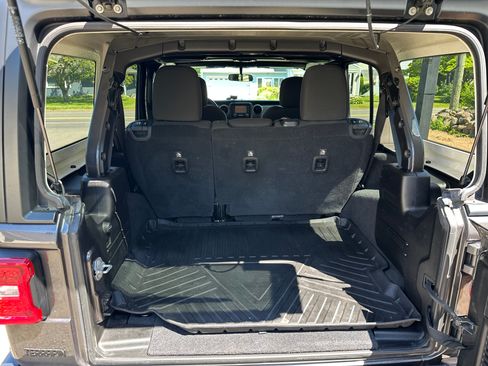 Used 2019 Jeep Wrangler Unlimited Sport S AWD/4WD image 12