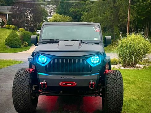 Used 2020 Jeep Wrangler Unlimited Sahara w/ Uconnect 4C Nav & Sound Group image 9