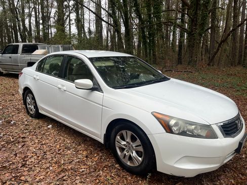 Used 2010 Honda Accord LX-P image 2