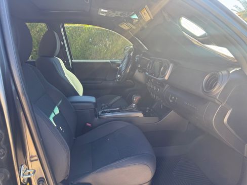 Used 2016 Toyota Tacoma TRD Off-Road image 19