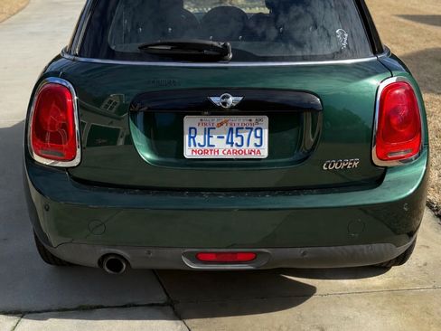 Used 2017 MINI Cooper 4-Door Hardtop image 8