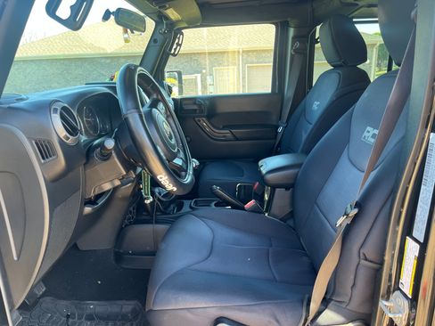 Used 2017 Jeep Wrangler Unlimited Sport w/ Connectivity Group AWD/4WD image 19