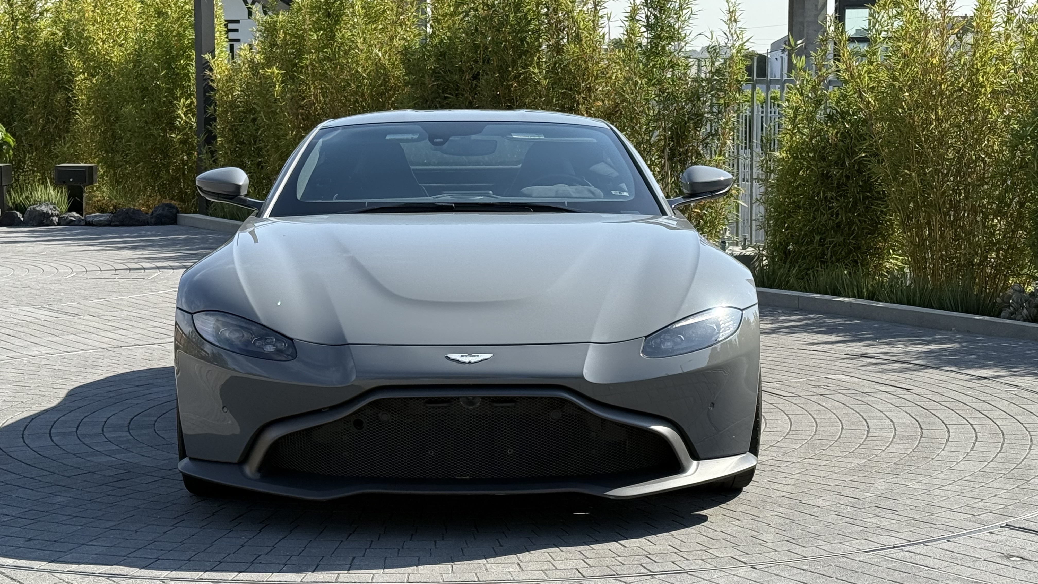 Used 2020 Aston Martin V8 Vantage Coupe RWD image 14