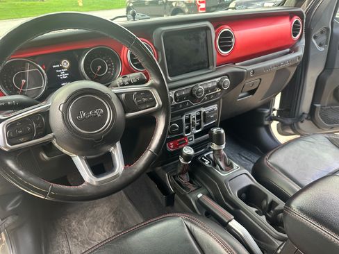 Used 2019 Jeep Wrangler Unlimited Rubicon w/ Dual Top Group AWD/4WD image 12