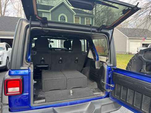 Used 2018 Jeep Wrangler Unlimited Sport AWD/4WD image 12