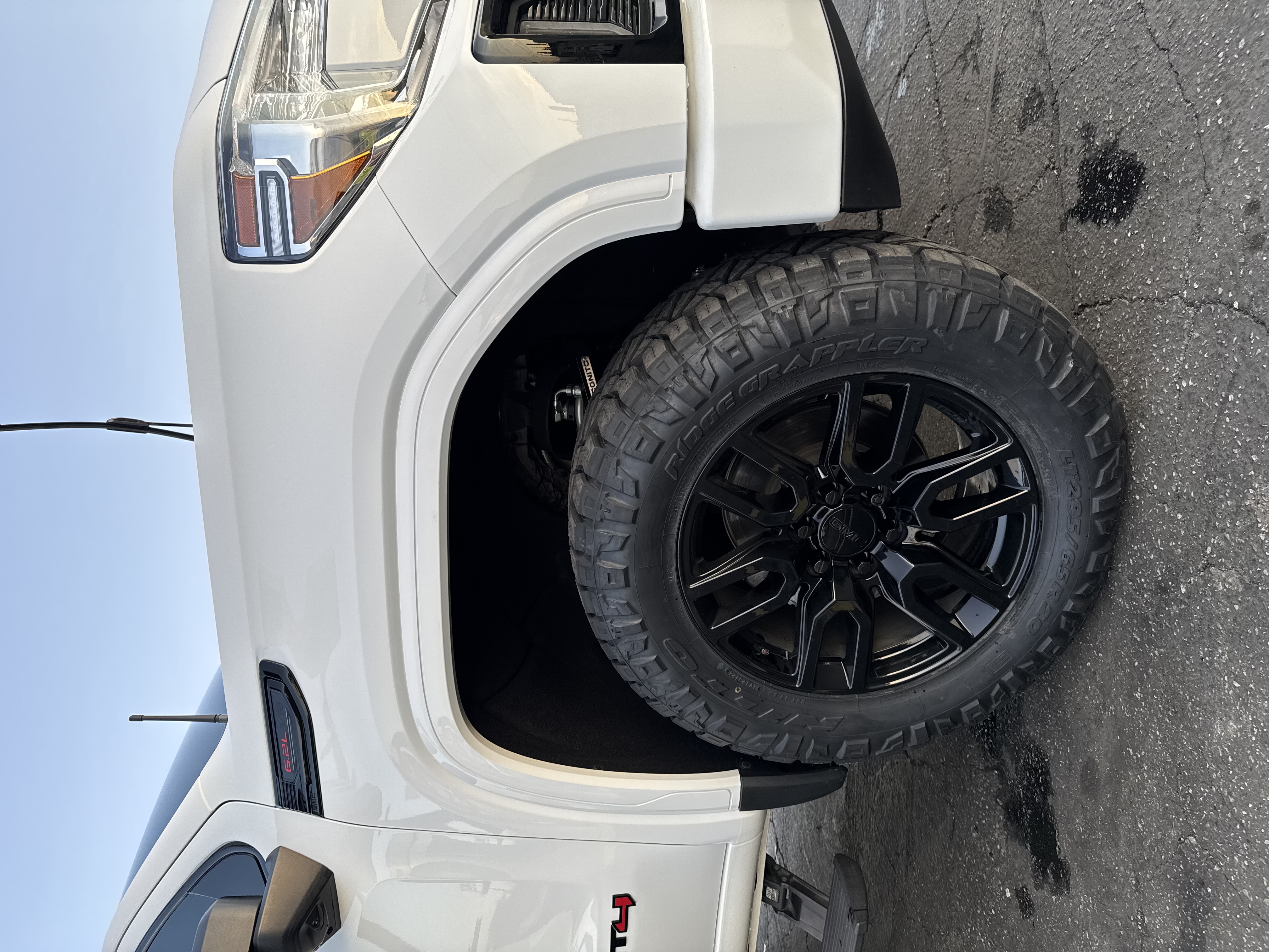 Used 2020 GMC Sierra 1500 AT4 w/ AT4 Premium Package AWD/4WD image 4