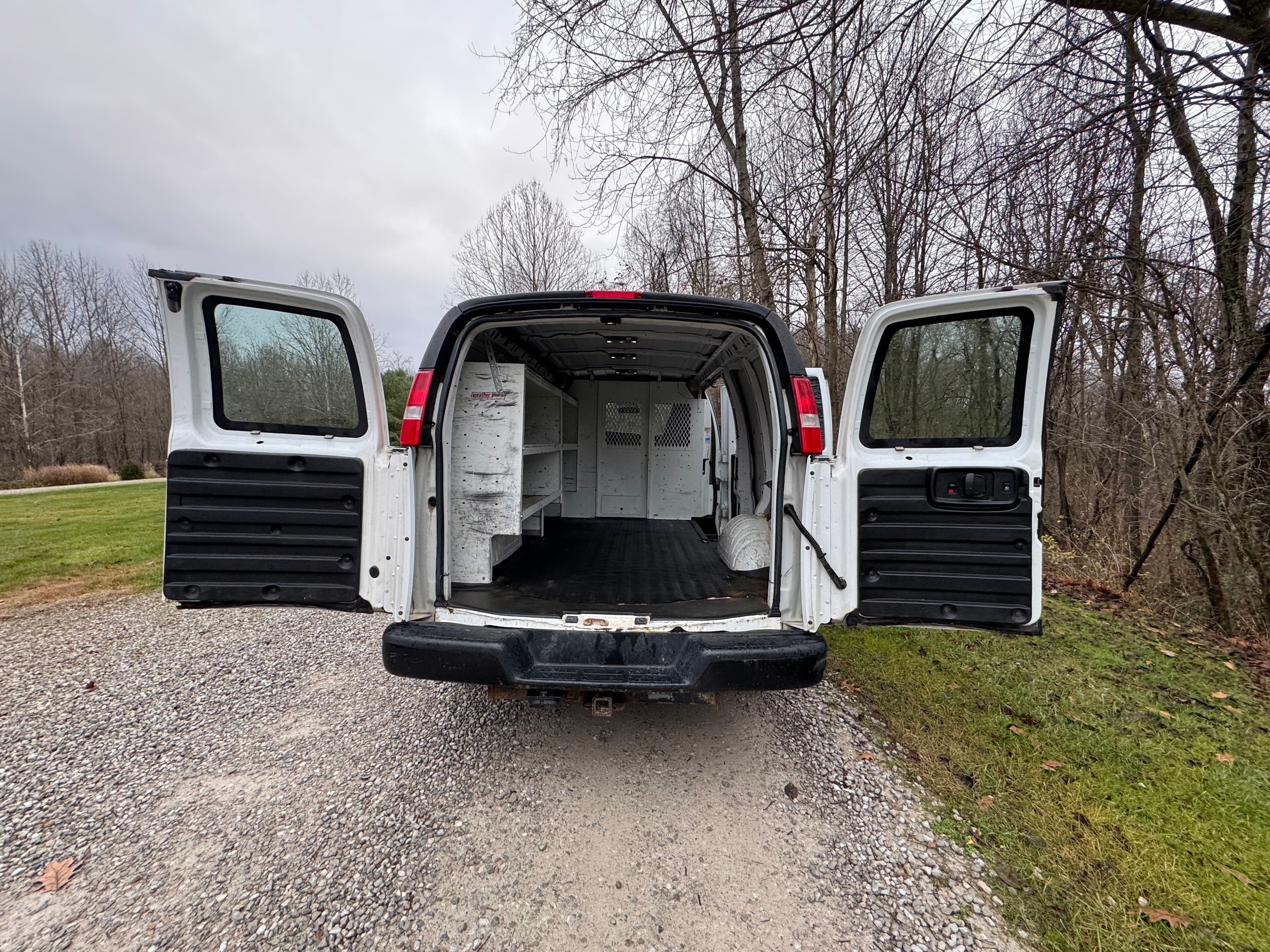 Used 2018 Chevrolet Express 2500 w/ Driver Convenience Package RWD image 17