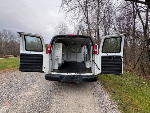 Used 2018 Chevrolet Express 2500 w/ Driver Convenience Package image 17
