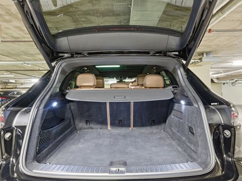 Used 2019 Porsche Cayenne Sport Utility 4D image 21