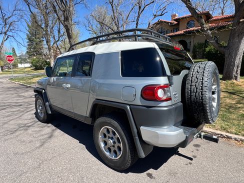 Used 2012 Toyota FJ Cruiser 4WD w/ Upgrade Pkg image 2